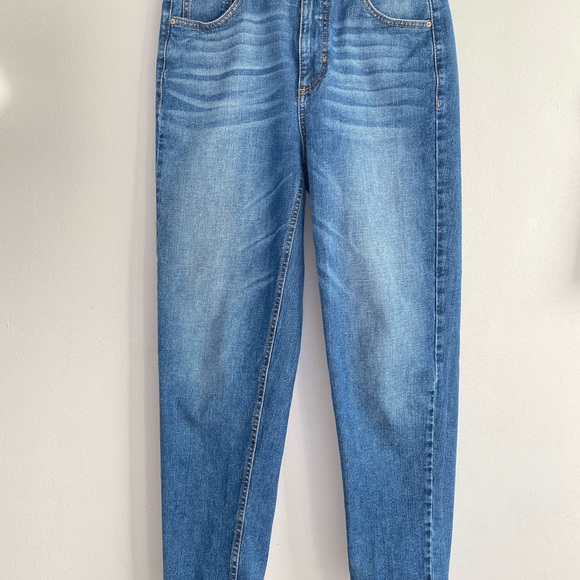 GUESS Mom Jeans High-Rise - Picture 4 of 5